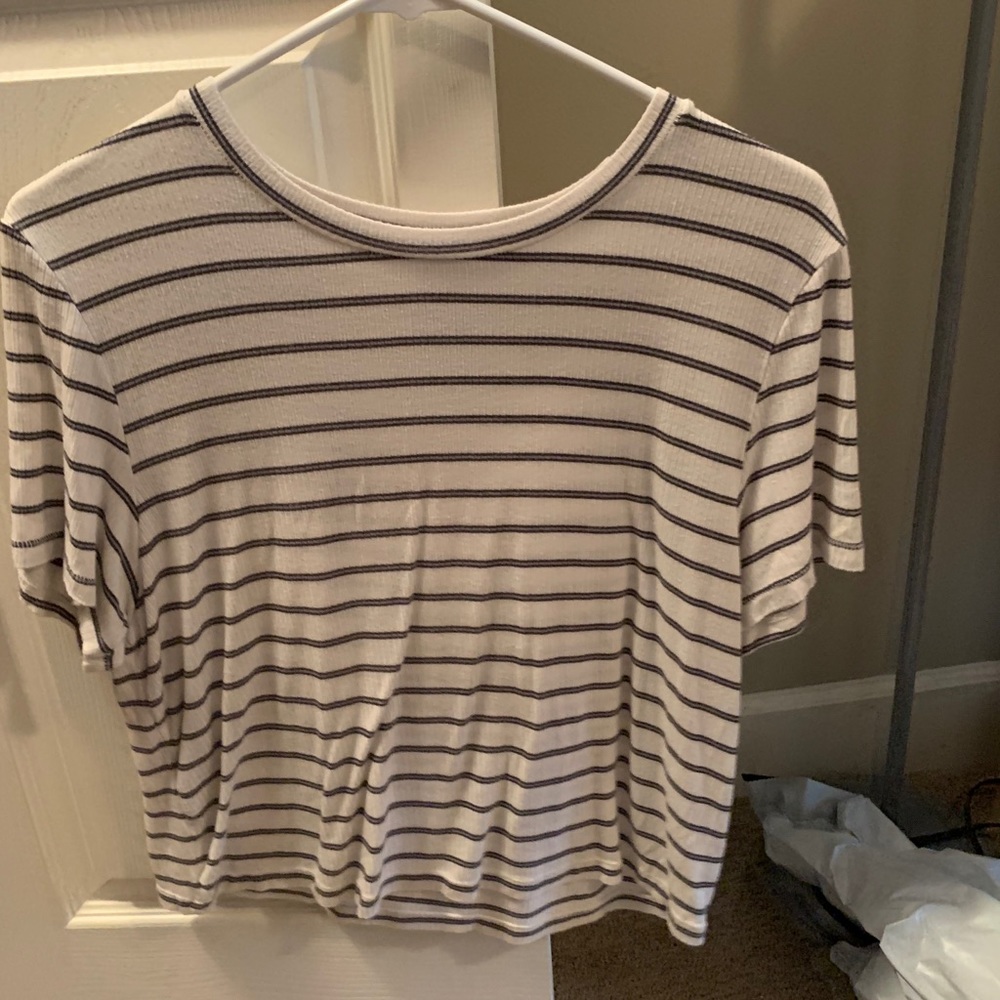 Striped shirt sleeve tee